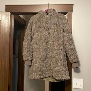 Patagonia Dusty Mesa Women’s Recycled Fleece Parka Jacket Furry Taupe Large